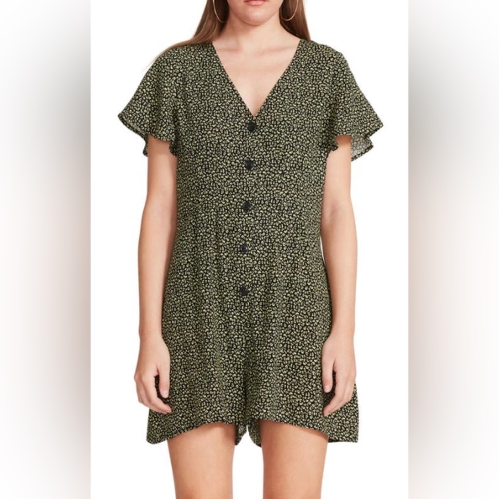 🌺NWT BB DAKOTA STEVE MADDEN BLACK AND YELLOW FLORAL ROMPER SIZE X-SMALL🌺